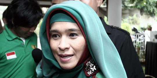 Neno Warisman dianugerahi gelar Laksamana Muda dari Kerajaan Po Teumeurhom Aceh