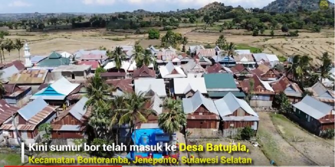 Sumur bor hadir, nenek Daeng kini mudah ambil air