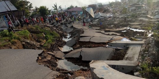 Kisah Iin dan enam keluarganya selamatkan diri dari reruntuhan RS ambruk akibat gempa
