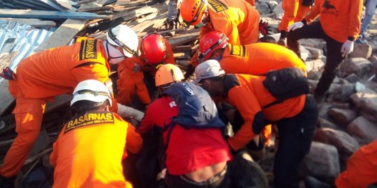 Basarnas temukan 4 jenazah di reruntuhan bangunan pergudangan Donggala