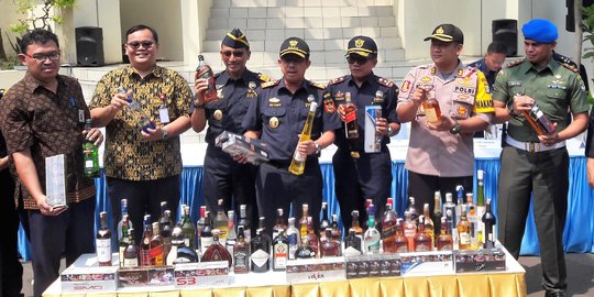 Bea Cukai Marunda musnahkan 2,2 juta rokok dan 2.245 botol miras ilegal