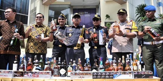 Pemusnahan rokok dan minuman keras ilegal senilai Rp 1,1 miliar