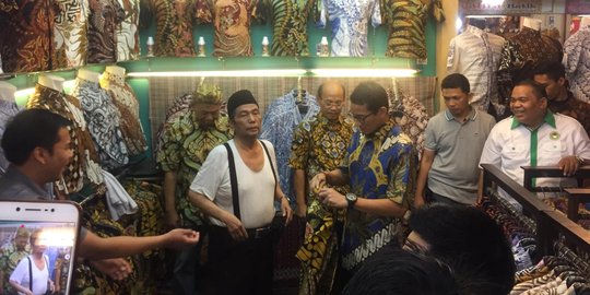 Hari Batik Nasional, Sandi tengok kios penjual batik di Thamrin City