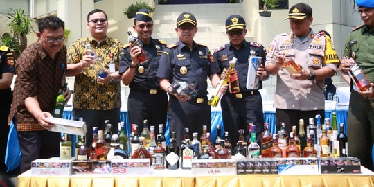 Bea Cukai Marunda musnahkan 2 juta batang rokok dan 2.245 miras ilegal