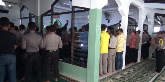 Anggota Polresta Surakarta gelar salat gaib doakan korban gempa Sulteng