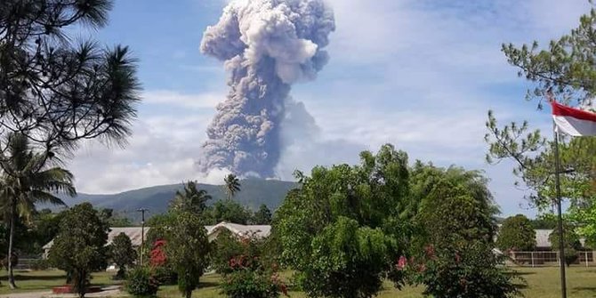 Gunung Soputan berstatus siaga usai meletuskan abu vulkanik