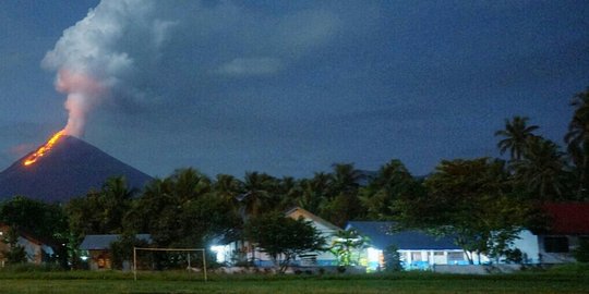 Awan panas Gunung Soputan mengarah ke Minahasa Selatan