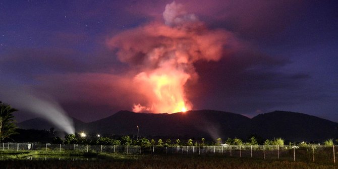 5 Kecamatan di Minahasa Selatan diselimuti abu vulkanik Gunung Soputan