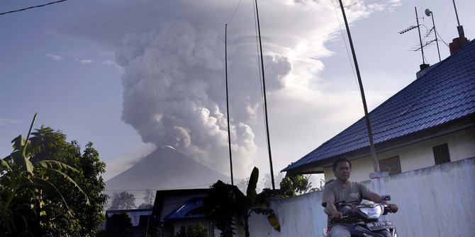 Bupati Minahasa minta warganya jauhi Gunung Soputan