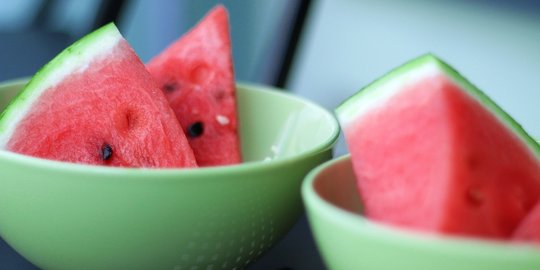 12 buah dan sayur berwarna merah dengan kandungan gizi super