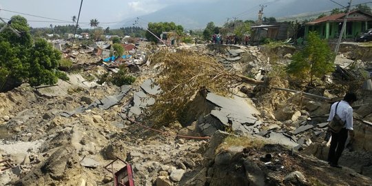 Geliat ekonomi mulai hidup di Palu, warga antre di warung-warung