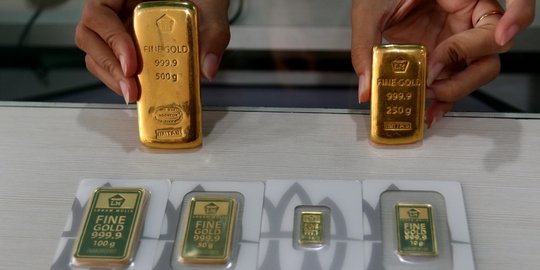 Harga emas di akhir pekan melejit Rp 5.000 menjadi Rp 671.000 per gram