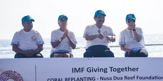 Pemerintah dan bos IMF tanam terumbu karang di Nusa Dua