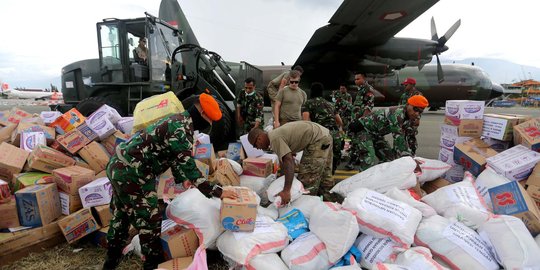 Bantuan asing tiba menggunakan pesawat Hercules di Palu