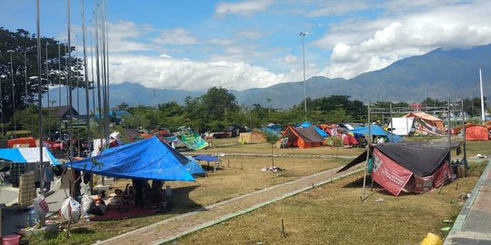 Pengungsi di Palu sempat dimintai KTP buat dapat logistik