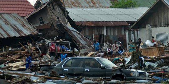 BUMN kirim eksavator Pindad bantu pencarian korban gempa Palu