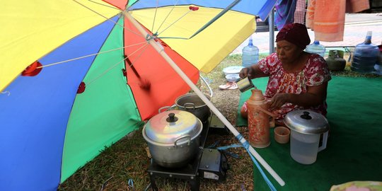 Potret kehidupan pengungsi korban gempa Palu tinggal di tenda-tenda darurat