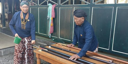 Ratusan keris dan tombak milik keraton Yogyakarta jalani ritual jamasan