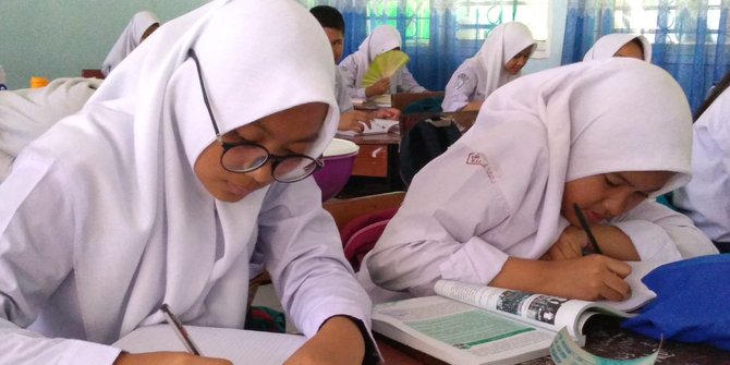 300 Pelajar korban gempa Palu di Makassar mulai bersekolah
