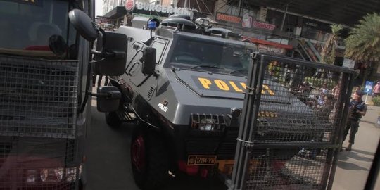 Pemeriksaan Amien Rais, water canon dan baracuda siaga di Mapolda Metro Jaya