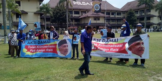 Kader PAN gelar aksi 'Save Amien Rais' di Mapolda Yogyakarta