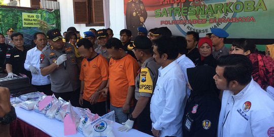 Paman dan ponakan di Surabaya edarkan 6,2 kg sabu asal China