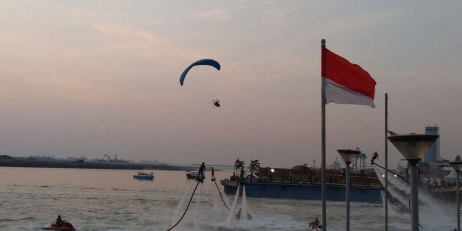 Aktraksi Sukhoi, bambu gila dan flyboard ramaikan pembukaan F8 di Makassar