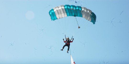 31 Penerjun Meriahkan Deklarasi Taman Wisata Dunia Di Bali Merdeka Com