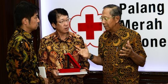 Mitsubishi Motors Corp serahkan bantuan pada PMI untuk korban gempa Sulawesi Tengah