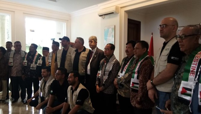 dubes palestina serahkan bantuan korban gempa palu