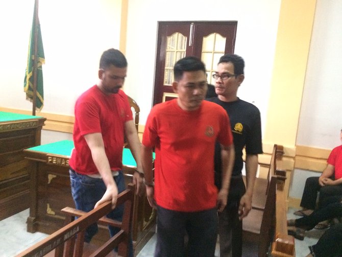 dua penyelundup sabu dari malaysia ke medan dijatuhi hukuman mati