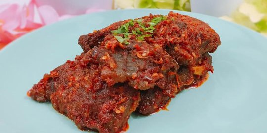 Nikmatnya daging pedas Ma'ambo