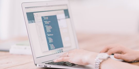 kepada objek bukan kita