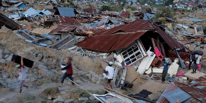 Mereka tak lelah mencari orang tercinta korban gempa Palu