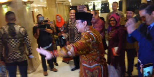 Hadiri acara PIM, Prabowo asyik joget disambut Tanjidor