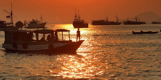 Pesona keindahan Labuan Bajo saat sunset