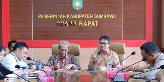 Temui Bupati Sumbawa, Kemenko PMK minta percepatan rehab rekon pasca bencana