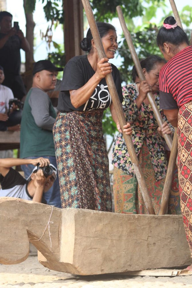 upacara adat syukur bumi awali festival geopark ciletuh