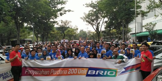 Selamat, ini 200 pembeli pertama All New Honda Brio di dunia