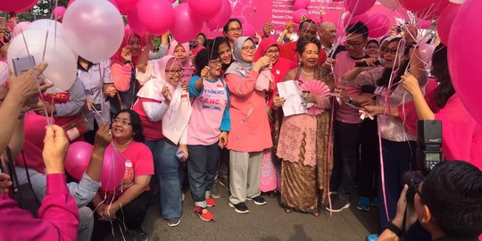 Penderita kanker payudara ramaikan peringatan Pink October di Siloam Simatupang