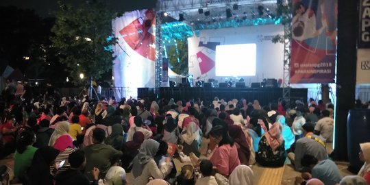 Tak kebagian tiket, warga saksikan penutupan Asian Para Games lewat layar lebar