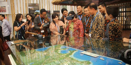 Hadiri pembukaan IMF-World Bank Annual Meeting, Menko PMK kunjungi paviliun Indonesia
