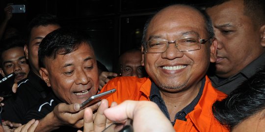 Ditahan KPK, Bupati Malang umbar senyuman