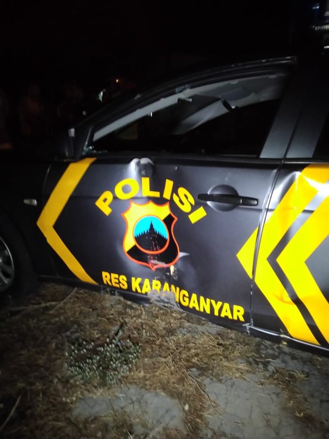 mobil patroli polres karanganyar ditabrak di boyolali