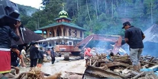 Sebagian pengungsi banjir bandang Mandailing Natal sudah kembali ke rumah