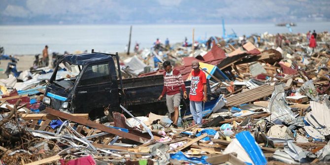 Hasil carian imej untuk Korban gempa dan tsunami Sulteng di asrama haji Makassar mulai terserang penyakit