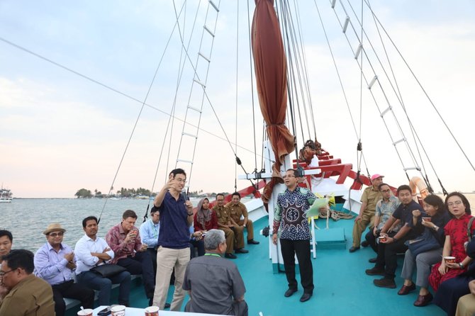 wali kota makassar danny pomanto naik kapal pinisi