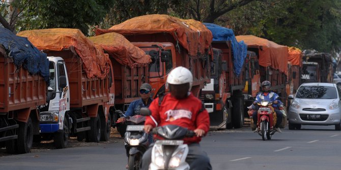 Ini alasan Pemkab Bekasi tahan puluhan truk sampai milik Pemprov DKI
