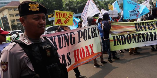 Aksi massa GEMA HOAX demo di Mabes Polri