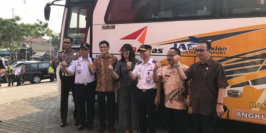 Puluhan bus jurusan Pondok Gede-Bandara Soekarno-Hatta telah disiapkan
